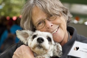 Lois Saucke est Co-propriétaire et fait partie de l'équipe à la Clinique vétérinaire des petits animaux de l'Estrie